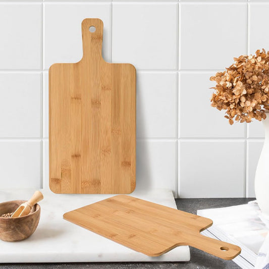 Planche decouper bois contre mur