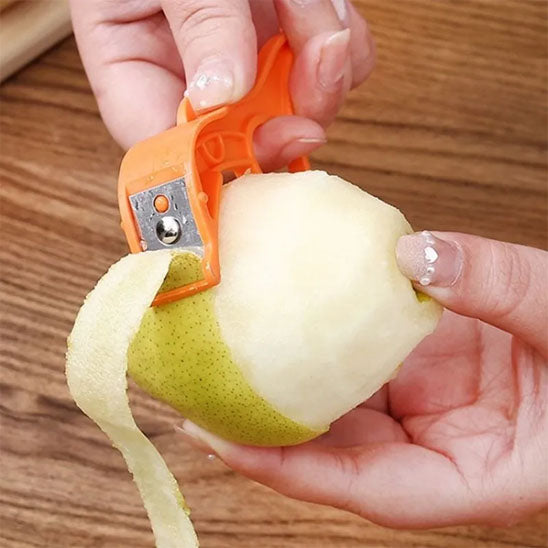 eplucheur main orange pomme