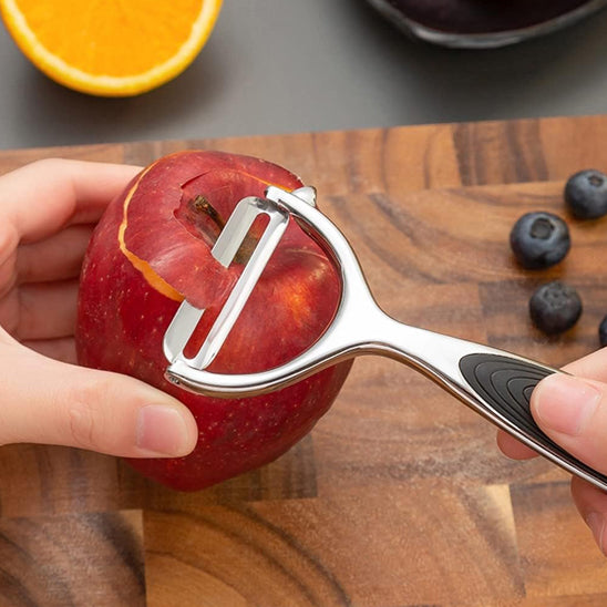 eplucheur pomme sur table