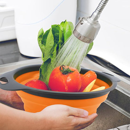 passoire orange contenant legumes passés sous eau
