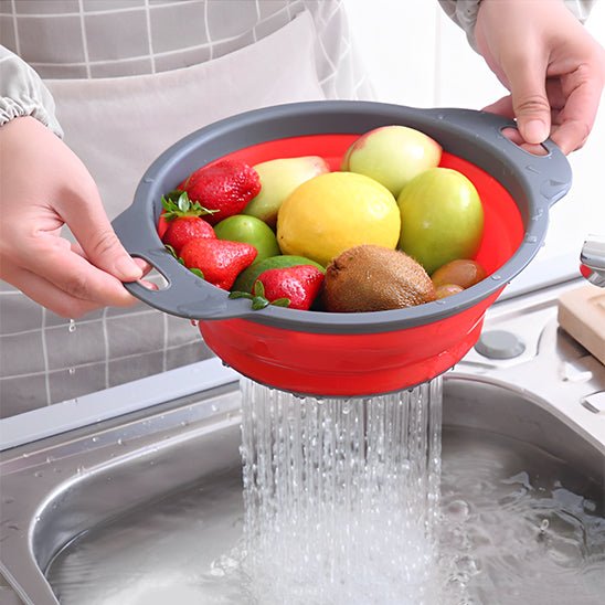 passoire rouge noir gris avec fruits